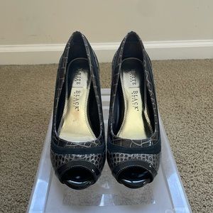White House Black Market size 7 stilettos